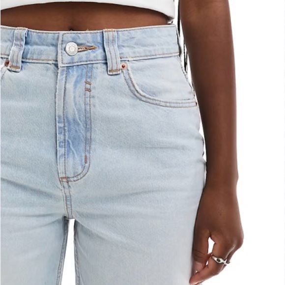 ✨ ASOS DESIGN wide leg dad jeans with knee rip in bleach size - Picture 2 of 4